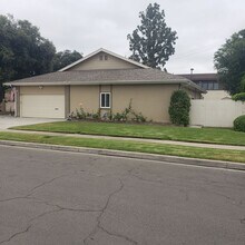 14711 Yorba St in Tustin, CA - Building Photo - Building Photo