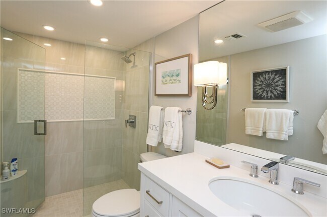333 Harbour Dr in Naples, FL - Building Photo - Building Photo