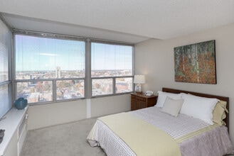Riley Towers in Indianapolis, IN - Building Photo - Interior Photo