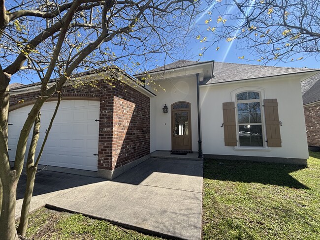 7047 Sweetspire Dr in Baton Rouge, LA - Building Photo - Building Photo