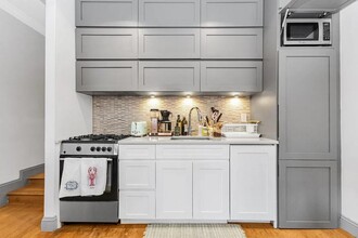 421 W 21st St in New York, NY - Building Photo - Building Photo