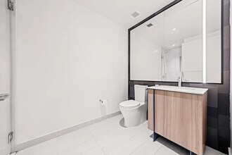 171 Chrystie St, Unit 8D in New York, NY - Foto de edificio - Building Photo