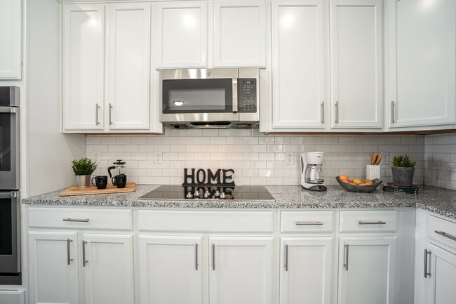 property at 2915 W New York St