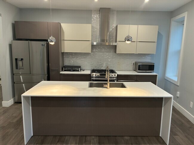 100 Oak St, Unit 3 in Weehawken, NJ - Building Photo - Building Photo