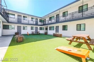 2201 Fairfield Ave in Las Vegas, NV - Foto de edificio - Building Photo