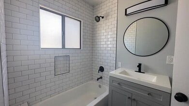 4071 8th Ave, Unit 4073 in Los Angeles, CA - Building Photo - Building Photo