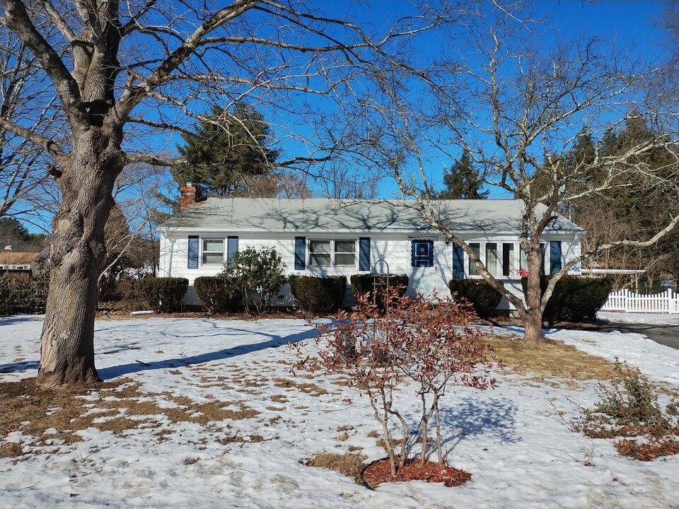 28 Porter Plain Rd in Thompson, CT - Building Photo