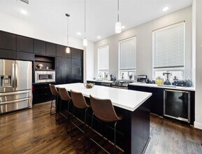 3121 Leeland St in Houston, TX - Building Photo - Building Photo