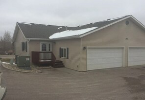 873 E Minnesota St in Rapid City, SD - Building Photo