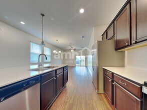 1020 Island Pond Dr in Plant City, FL - Foto de edificio - Building Photo