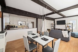 1634 Bayview Dr, Unit B in Hermosa Beach, CA - Building Photo - Building Photo