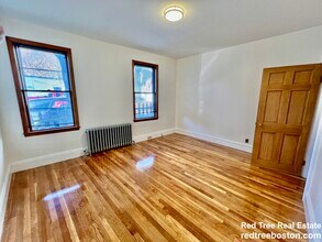 234 Cypress St, Unit 1 in Brookline, MA - Foto de edificio - Building Photo