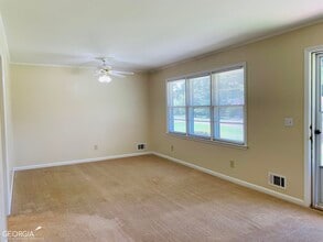25 Martin St in Newnan, GA - Foto de edificio - Building Photo