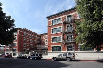 Coronado Place Apartments in Los Angeles, CA - Building Photo - Building Photo