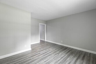 5107 Sunbeam Ave in Chattanooga, TN - Foto de edificio - Building Photo