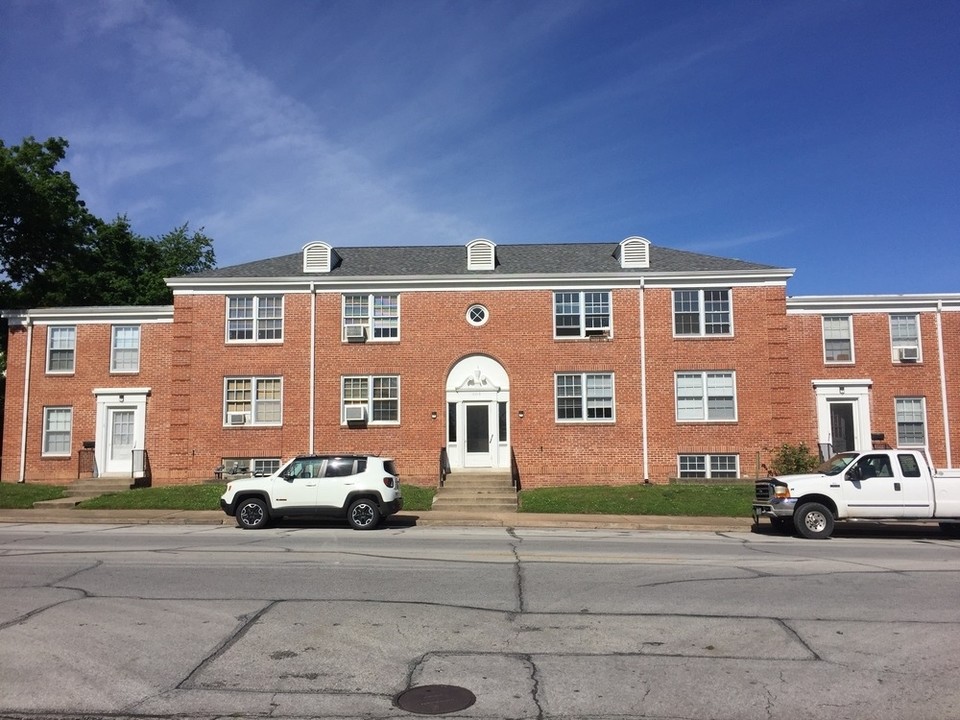 Colonial Apartments in Carthage, MO - Foto de edificio