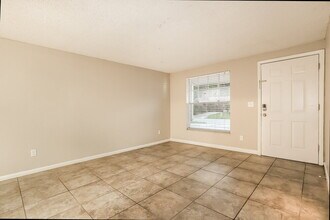 3511 Breezewood Dr in Tampa, FL - Building Photo - Building Photo