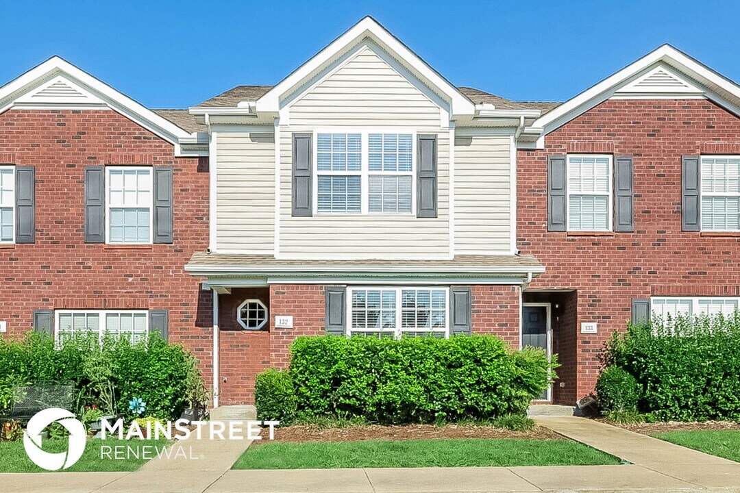 132 Oak Valley Cir in Smyrna, TN - Building Photo