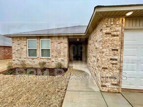 11105 NW 100th St in Yukon, OK - Building Photo - Building Photo
