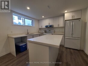 22 Oakhurst Dr in Toronto, ON - Building Photo - Building Photo