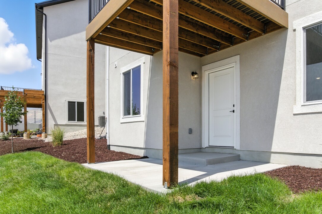 6283 Butte County Dr in Herriman, UT - Building Photo