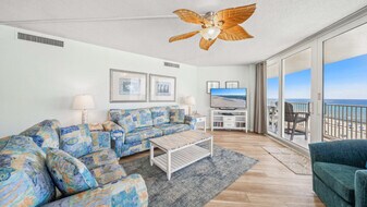 7205 Thomas Dr in Panama City Beach, FL - Building Photo