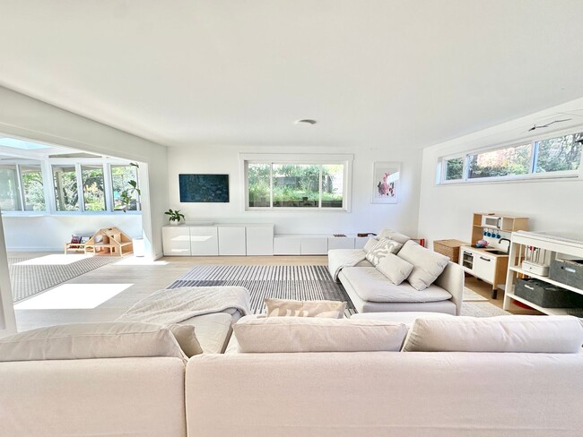 258 Alpine St in San Rafael, CA - Building Photo - Building Photo