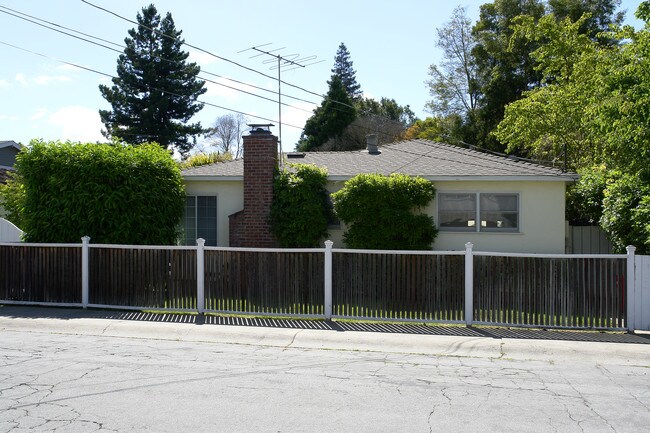 1035-1037 Florence Ln in Menlo Park, CA - Foto de edificio - Building Photo