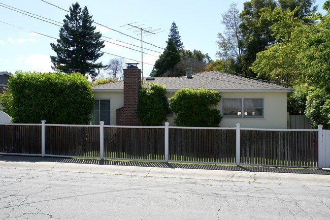 1035-1037 Florence Ln in Menlo Park, CA - Building Photo - Building Photo