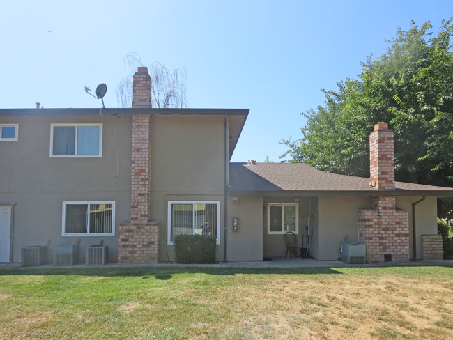 2915 Norcade Cir in Sacramento, CA - Building Photo - Building Photo