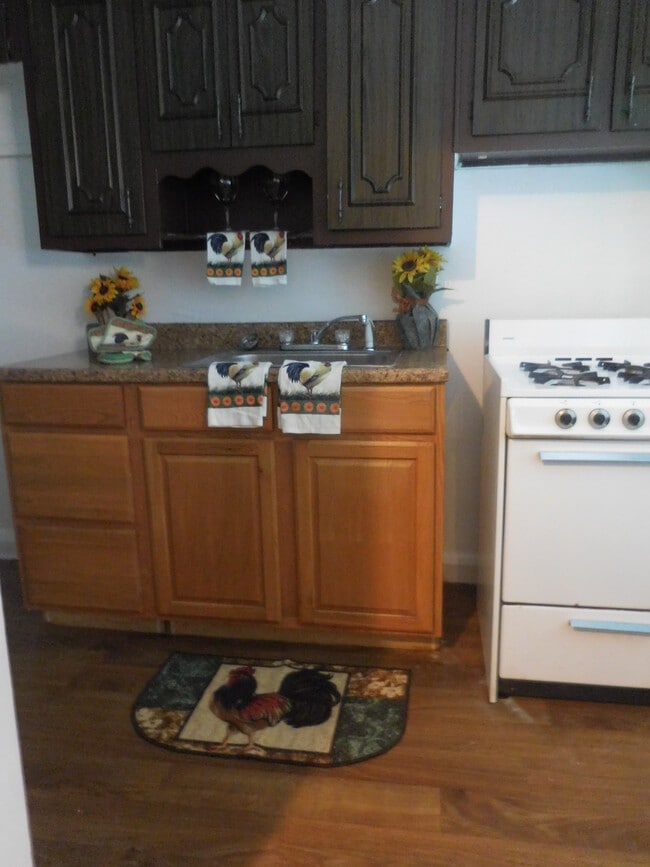 606 Washburn Ave photo'