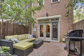 1124 N Pitt St in Alexandria, VA - Building Photo - Building Photo