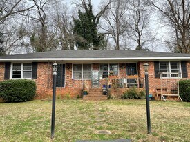 18-20 Milledge Ct in Athens, GA - Building Photo