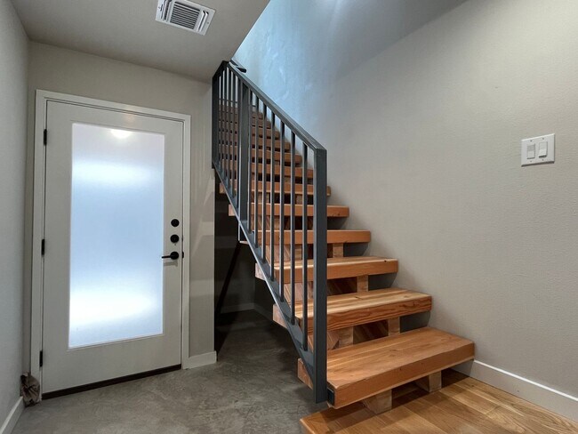 913 Duncan Ln in Austin, TX - Building Photo - Building Photo