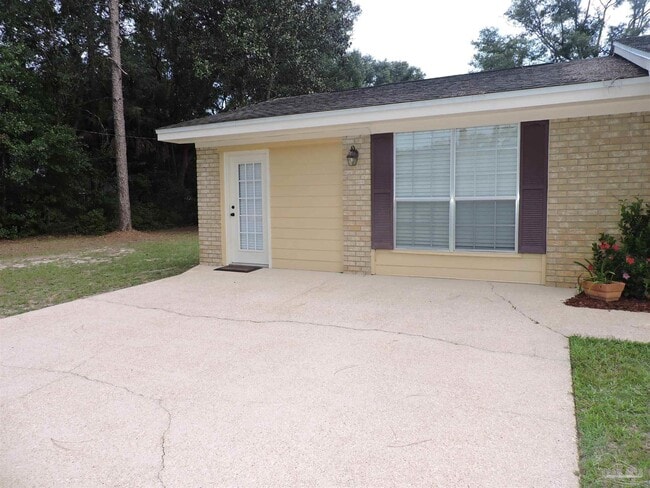 5485 Willard Norris Rd in Milton, FL - Building Photo - Building Photo
