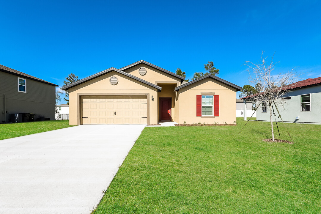 219 Gladiola Ct in Poinciana, FL - Building Photo