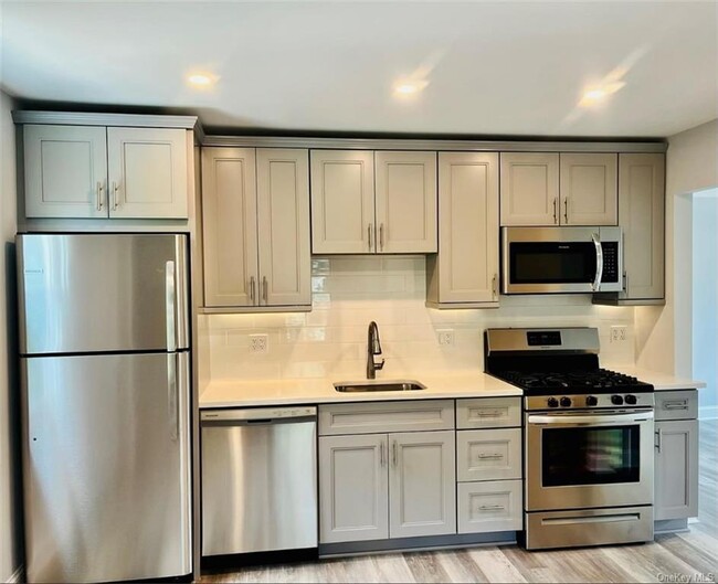 95 Maple Ave in Rye, NY - Building Photo - Building Photo