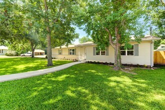 703 Horlock St in Navasota, TX - Building Photo - Building Photo