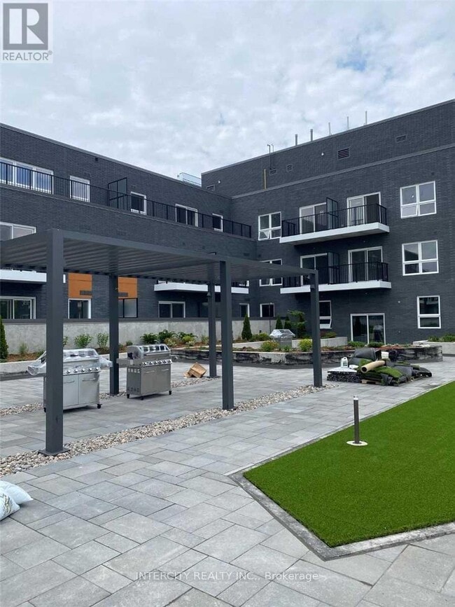 430 Essa Rd in Barrie, ON - Building Photo - Building Photo