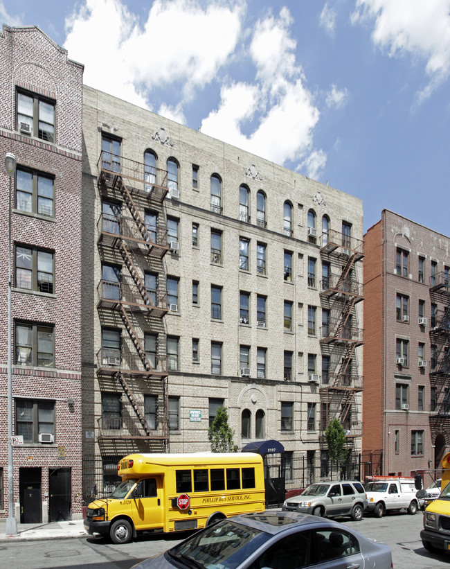 2327 N Andrews Ave in Bronx, NY - Foto de edificio - Building Photo