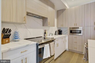 922 N 15th St in Philadelphia, PA - Building Photo - Building Photo