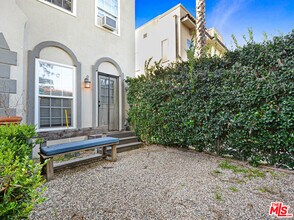 1357 Cloverdale Ave in Los Angeles, CA - Building Photo - Building Photo