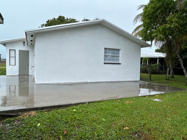 329 W Aztec Ave in Clewiston, FL - Building Photo - Building Photo
