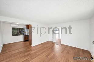 2458 Normandie Ave in Los Angeles, CA - Building Photo