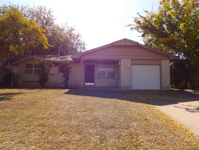 property at 115 NE Cimarron Trail