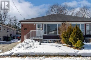 124 Overture Rd in Toronto, ON - Building Photo