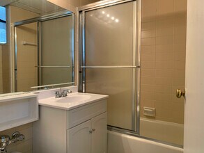 62 Boylston St, Unit 422 in Boston, MA - Foto de edificio - Building Photo