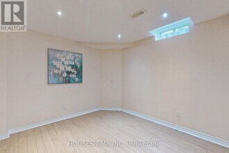 38 Estoril St in Richmond Hill, ON - Building Photo - Building Photo