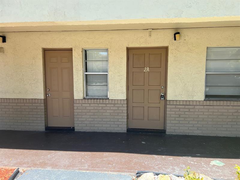 8705 NW 38th Dr in Coral Springs, FL - Building Photo