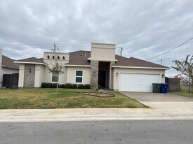 6002 Amir Dr in Laredo, TX - Building Photo
